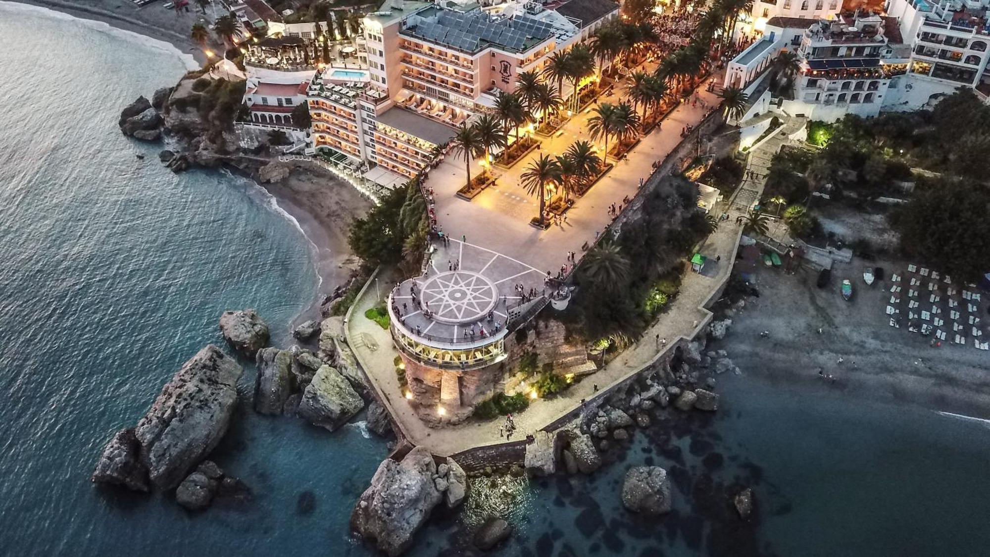 Renovated Apartment On Beachside With Pool Nerja Buitenkant foto