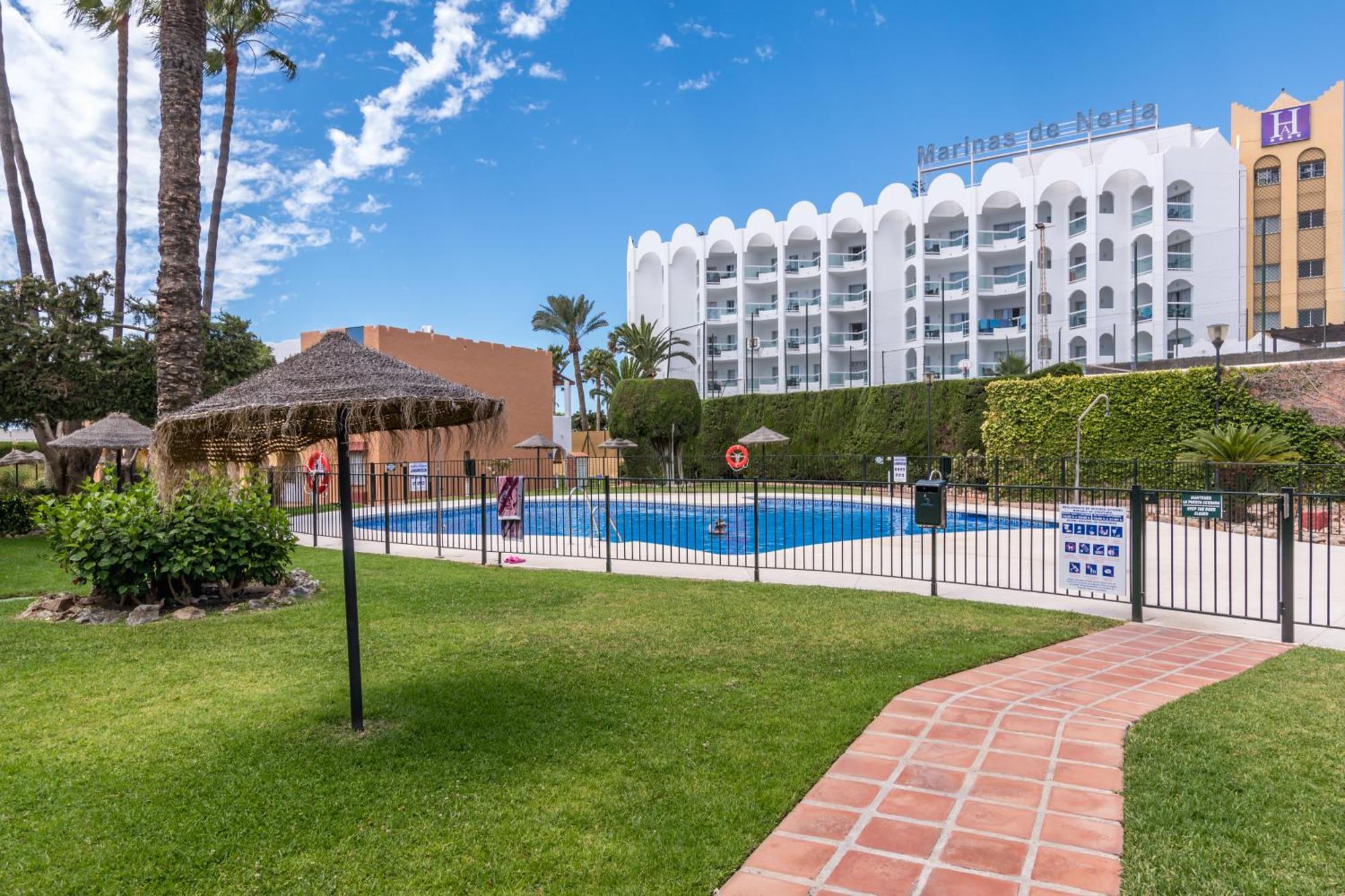 Renovated Apartment On Beachside With Pool Nerja Buitenkant foto