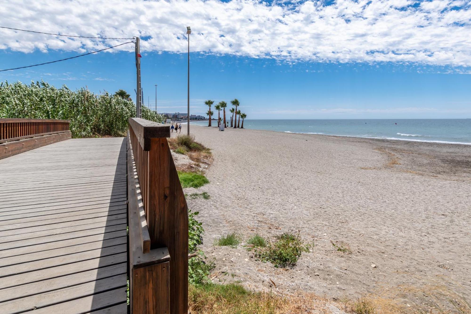 Renovated Apartment On Beachside With Pool Nerja Buitenkant foto