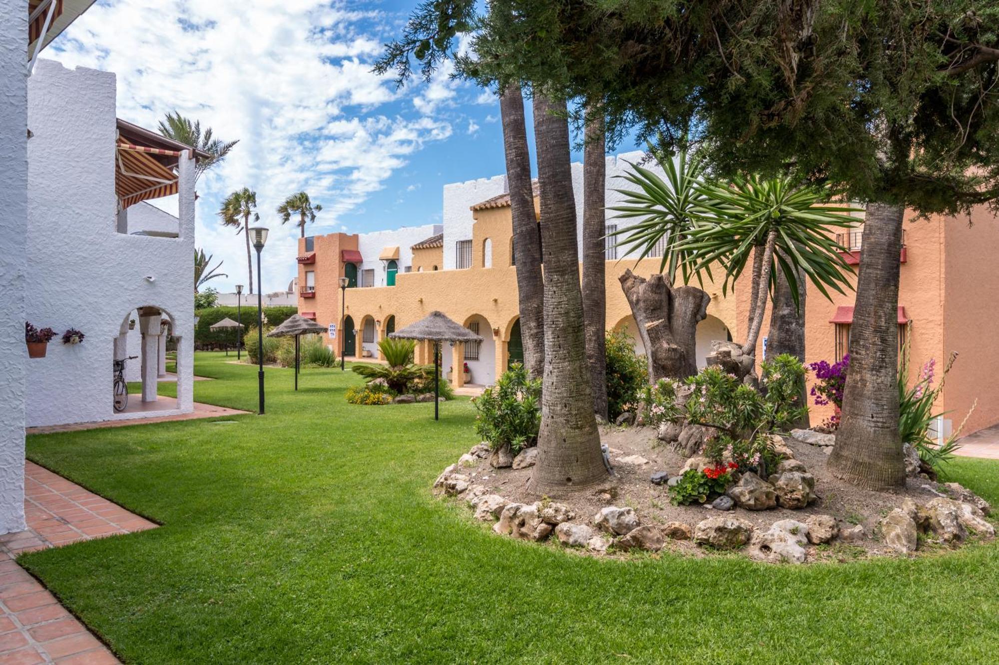 Renovated Apartment On Beachside With Pool Nerja Buitenkant foto