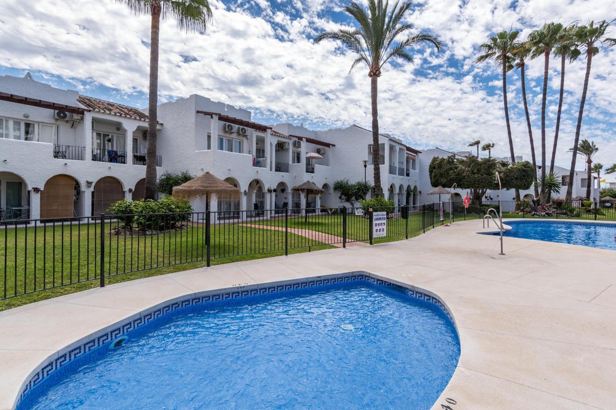 Renovated Apartment On Beachside With Pool Nerja Buitenkant foto